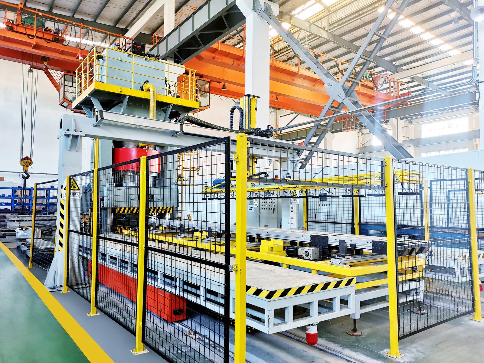 Shanghai Heat Transfer Equipment Plate Press Workshop