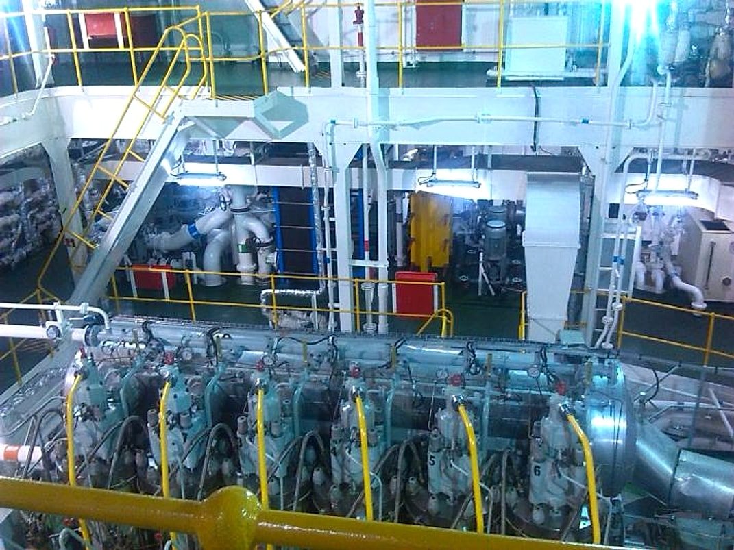 Gasketed plate heat exchanger for marine central cooling