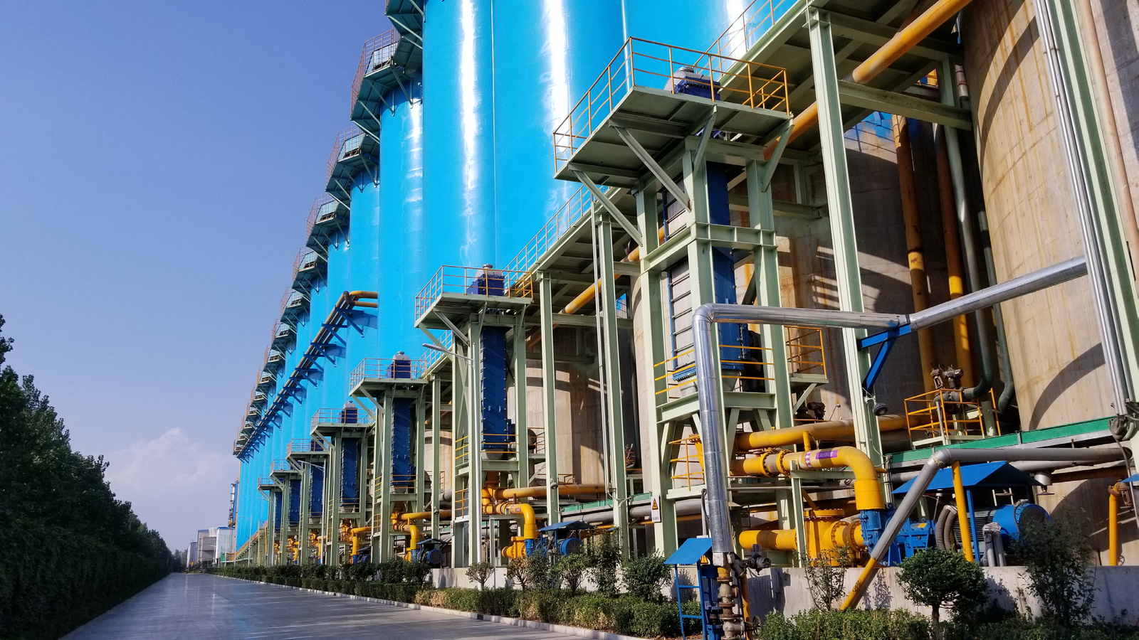 Wide gap welded plate heat exchanger in alumina production
